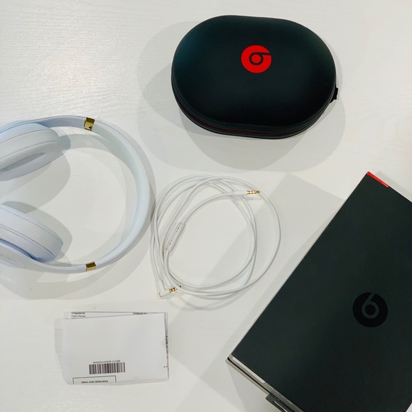 Beats Studio 3 Wireless Over-Ear Headphones - Picture 5 of 5